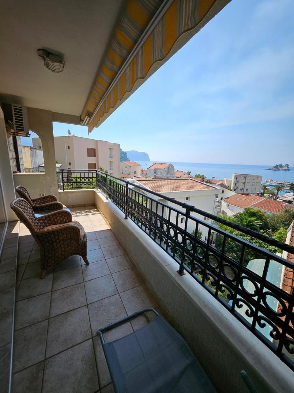 Sea View 2 Bedrooms & Balcony *